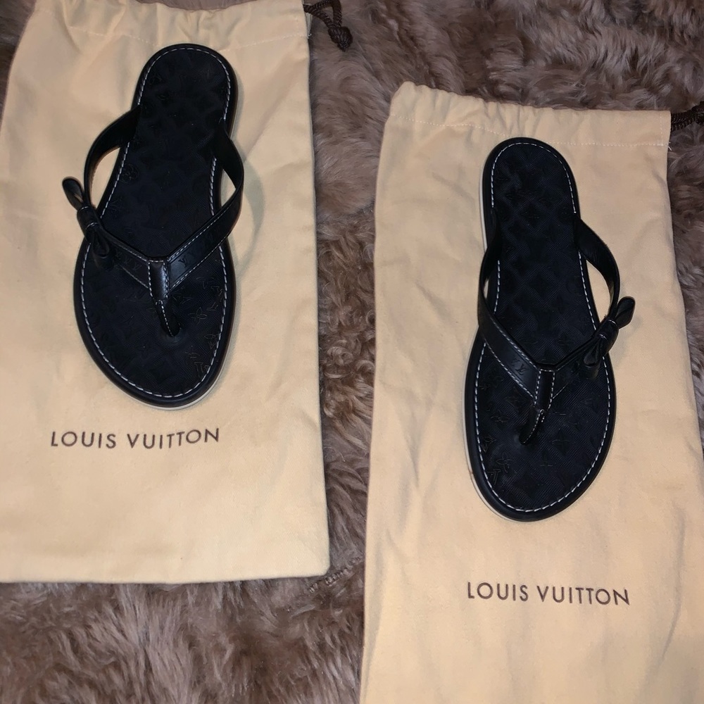 Louis Vuitton flip flops black